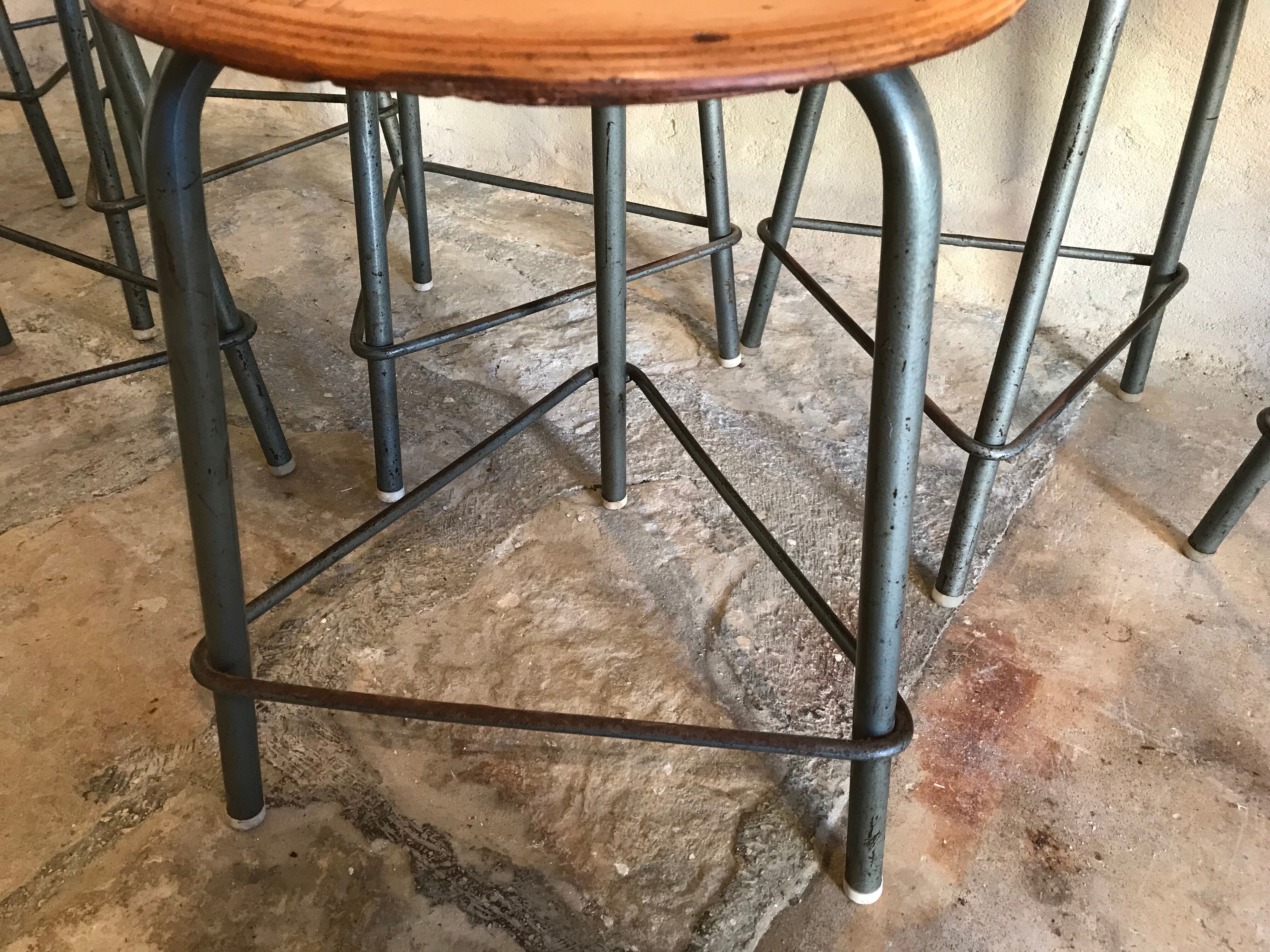 Lot de 7 tabourets tripodes vintage style industriel 1960-80’s