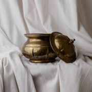 Vintage gold-toned brass box with lid, handmade in Italy (1950s) – elegant storage for biscuits or jewelry