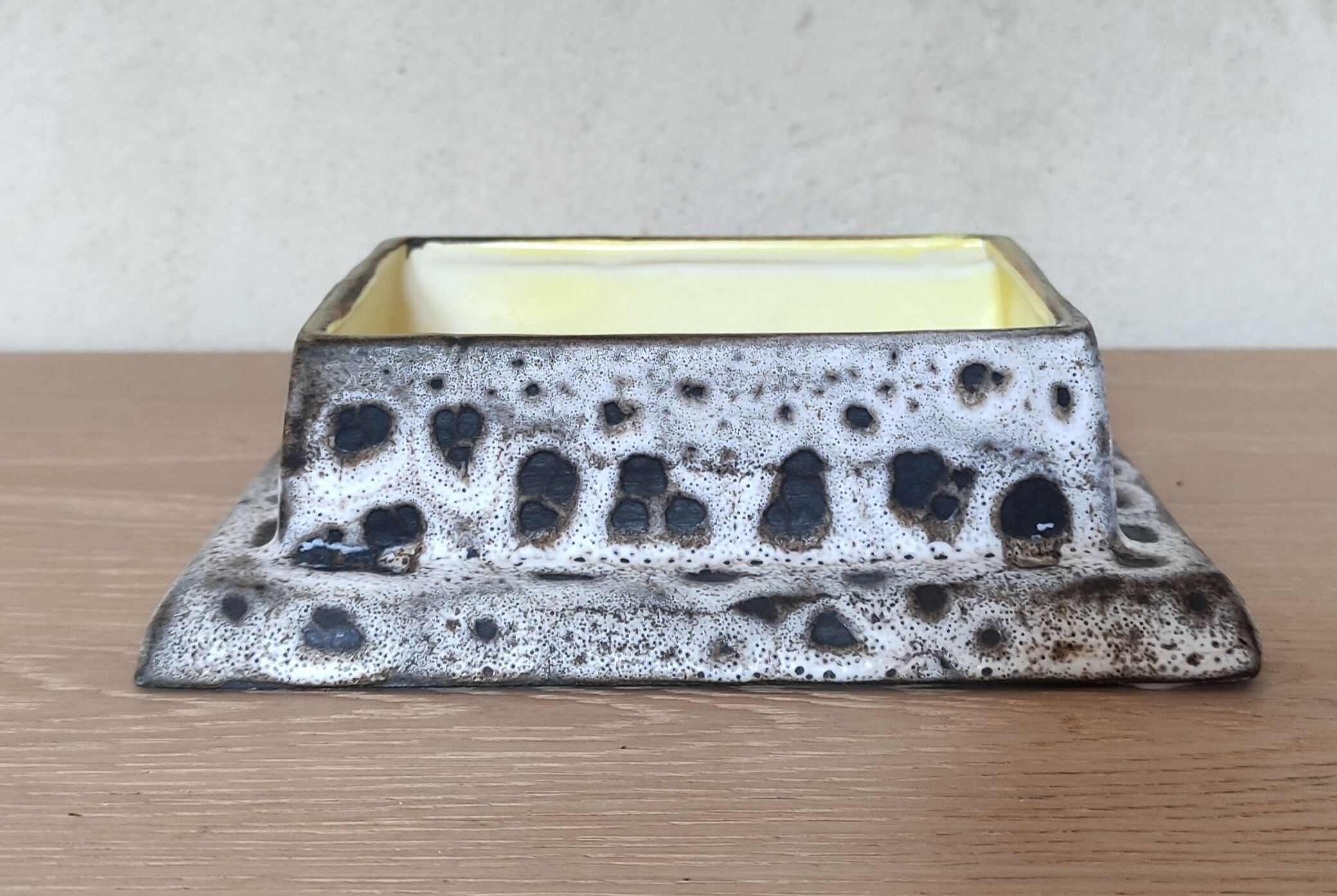 Empty pocket with lid signed Bessone (Vallauris)