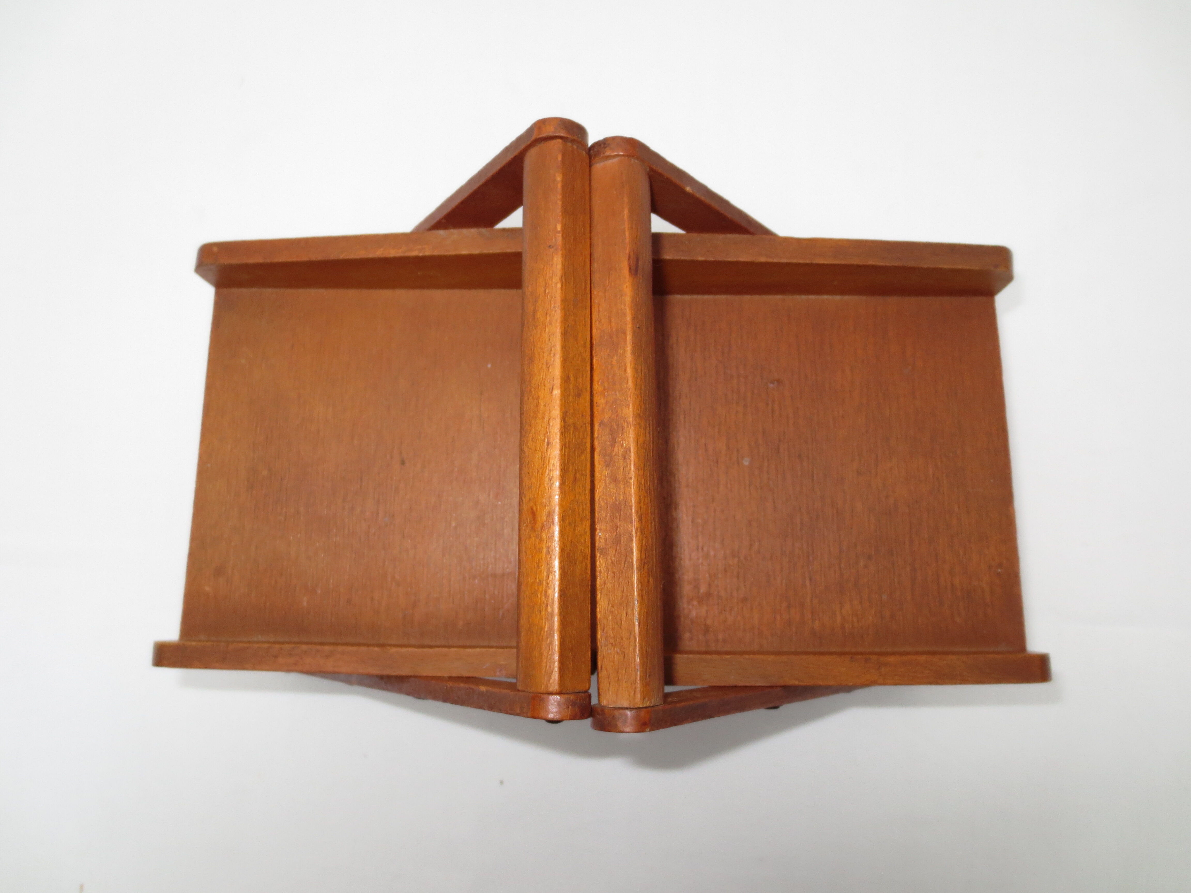 Wood sewing box for children