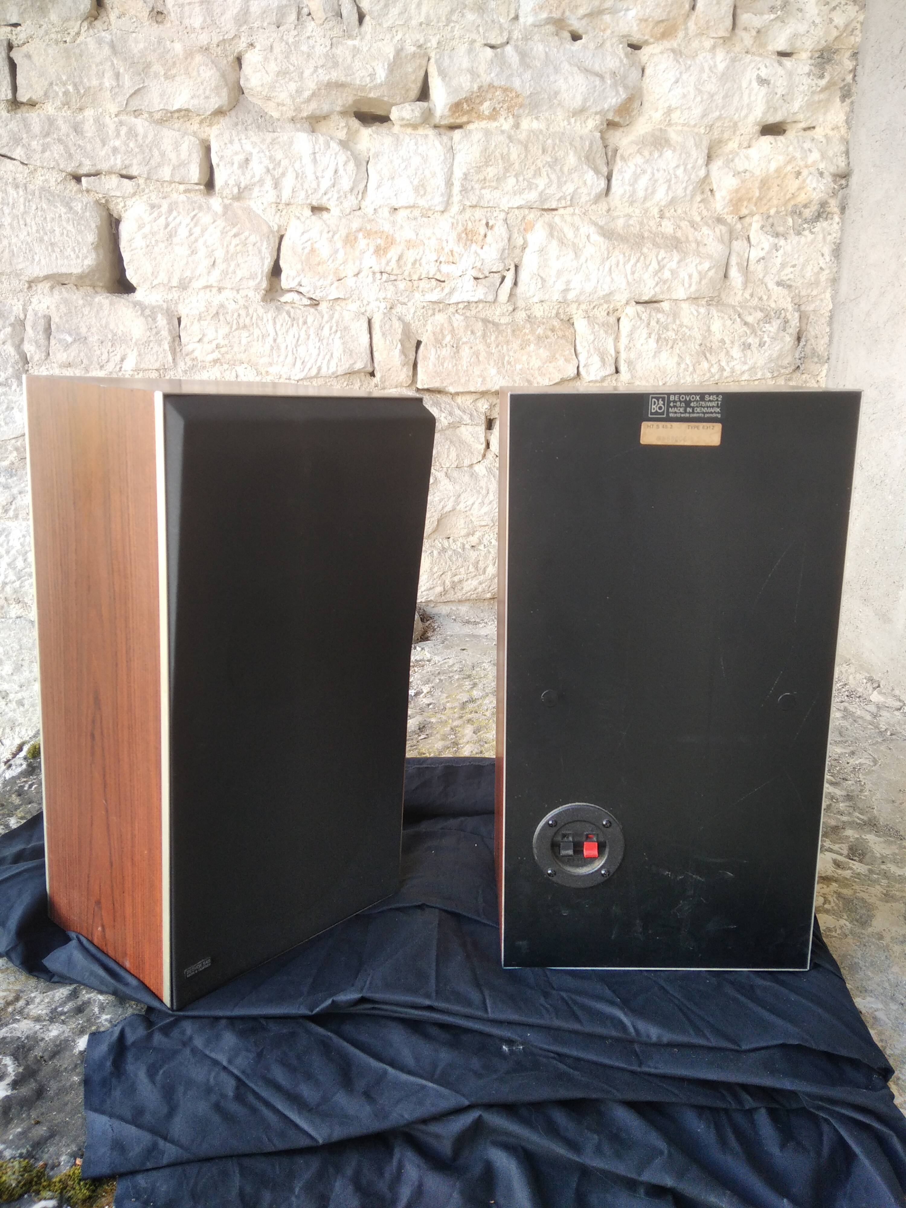 Vintage Bang and Olufsen S45-2 speakers