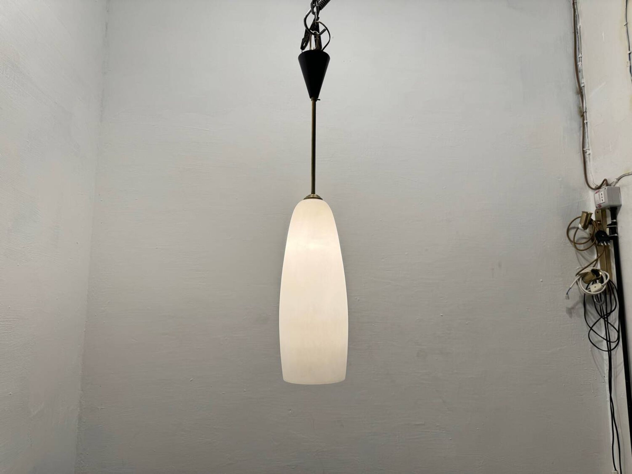 Suspension en verre opalin italien des années 1960