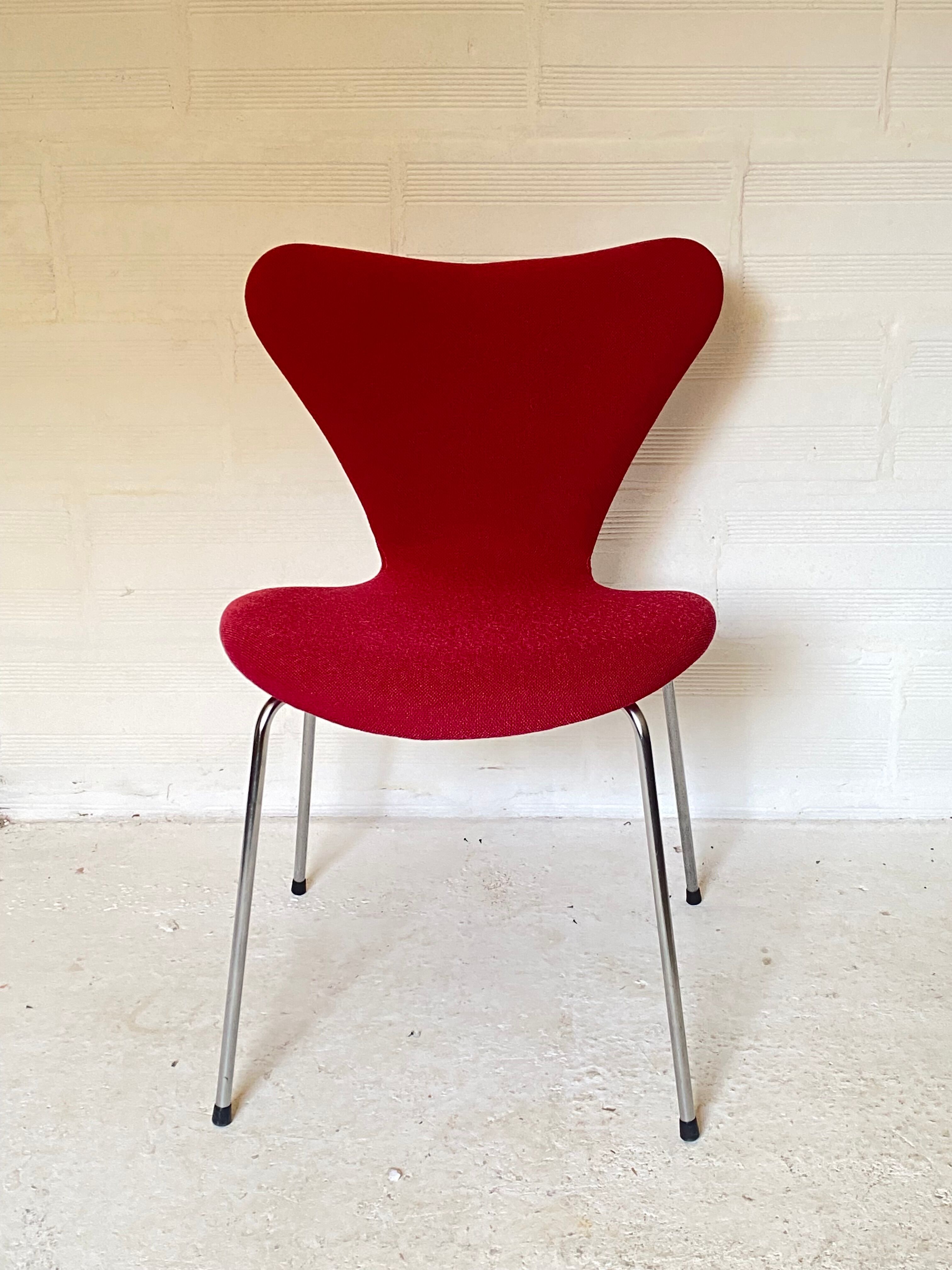 Pink chair 3107 by Arne Jacobsen