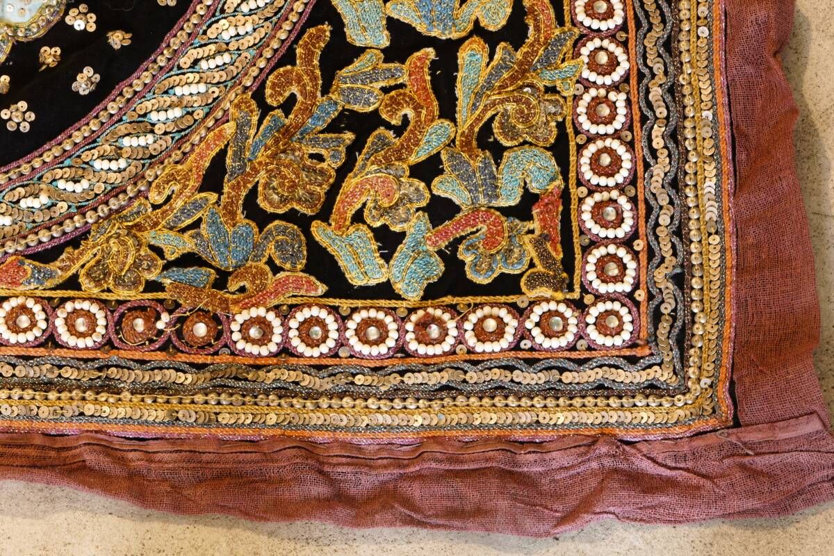 Tapisserie birmane Kalaga, les éléphants, perles et sequins