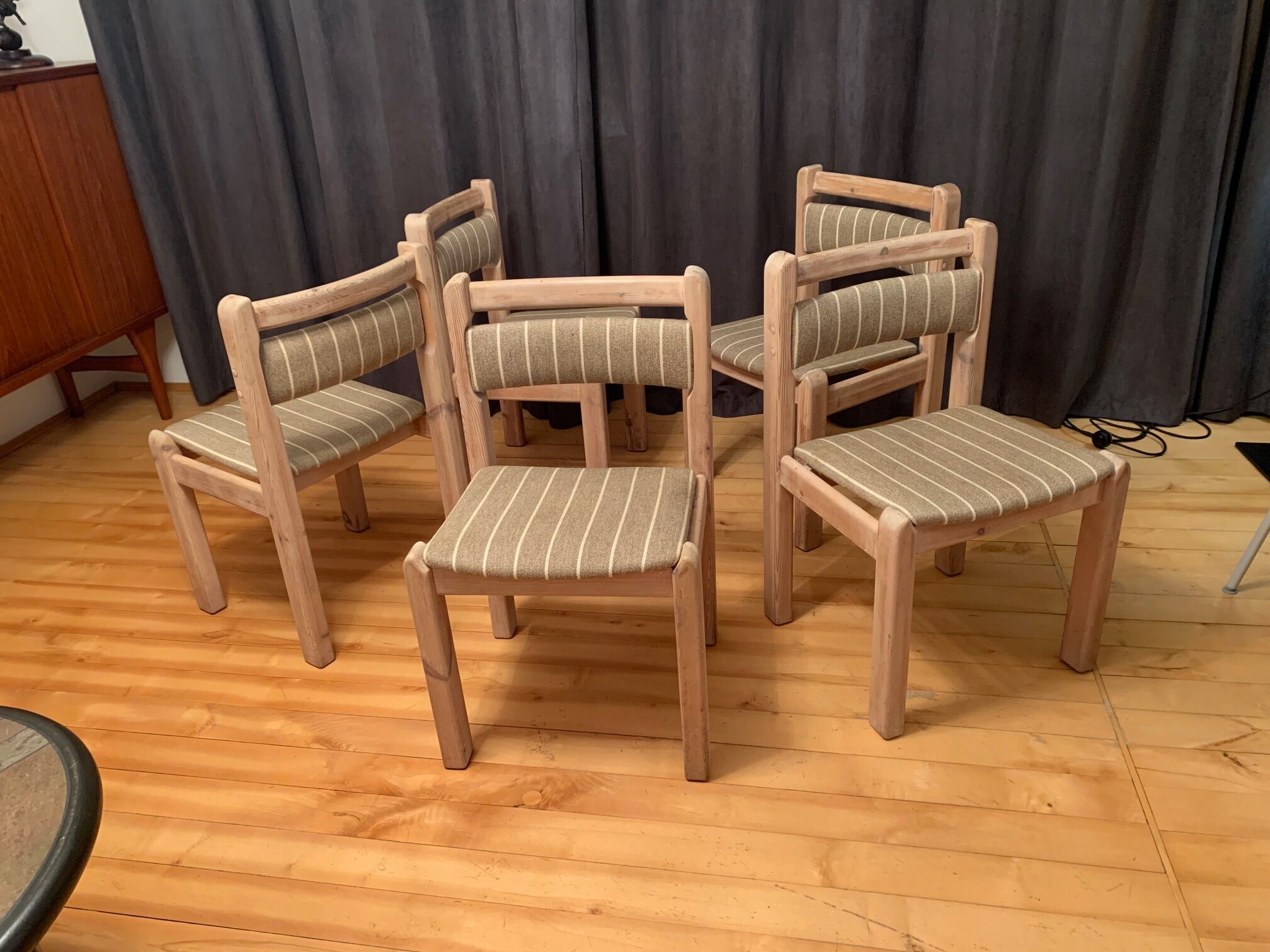 Set of five Thorsø Stolefabrik chairs, Denmark, 1970s.