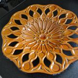 Cut-out ceramic fruit bowl