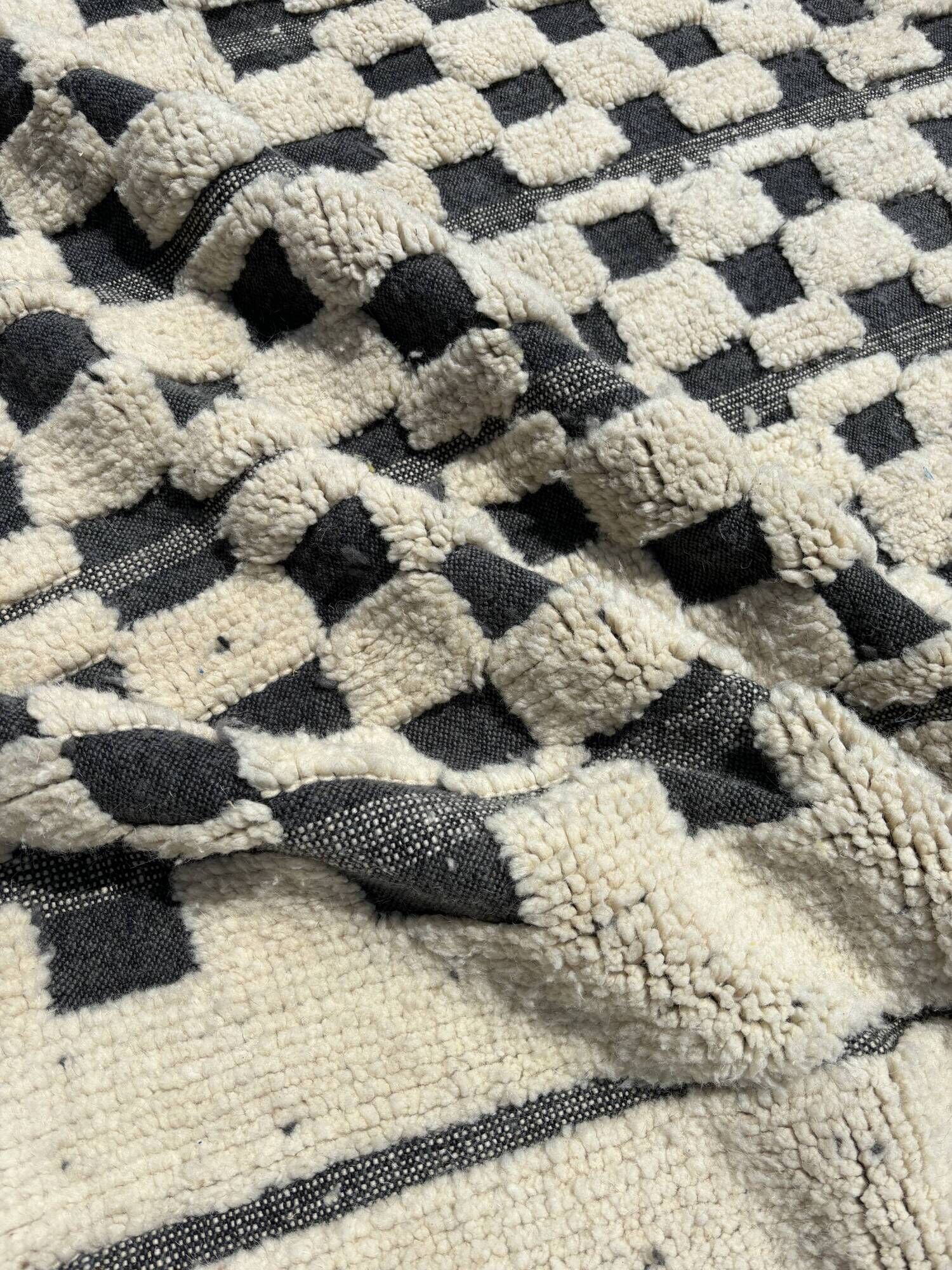 Magnificent Moroccan Beni Ouarain Berber Rug - White and Gray - Dimensions 205x320 cm