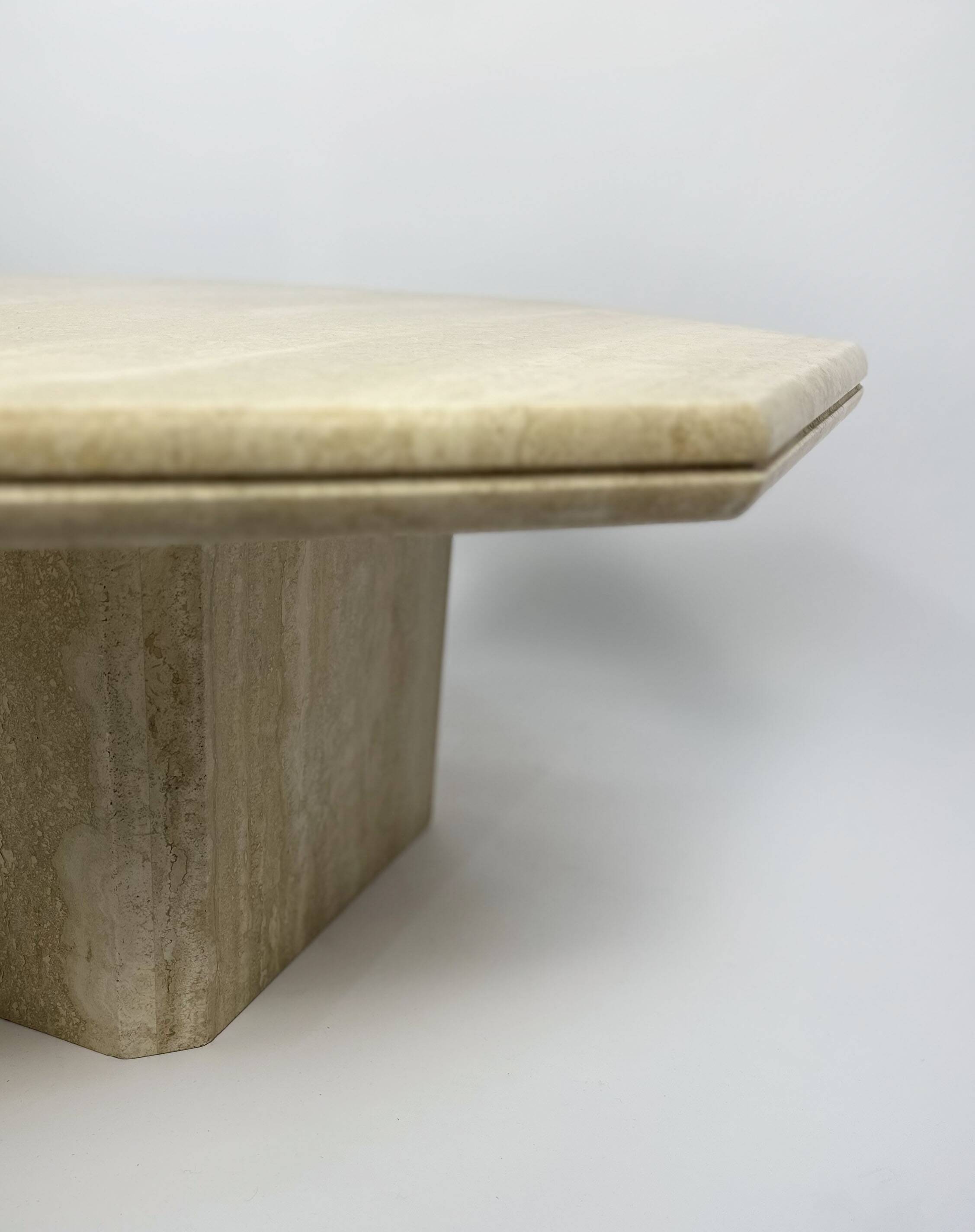 Table basse hexagonale vintage des années 1970 en travertin