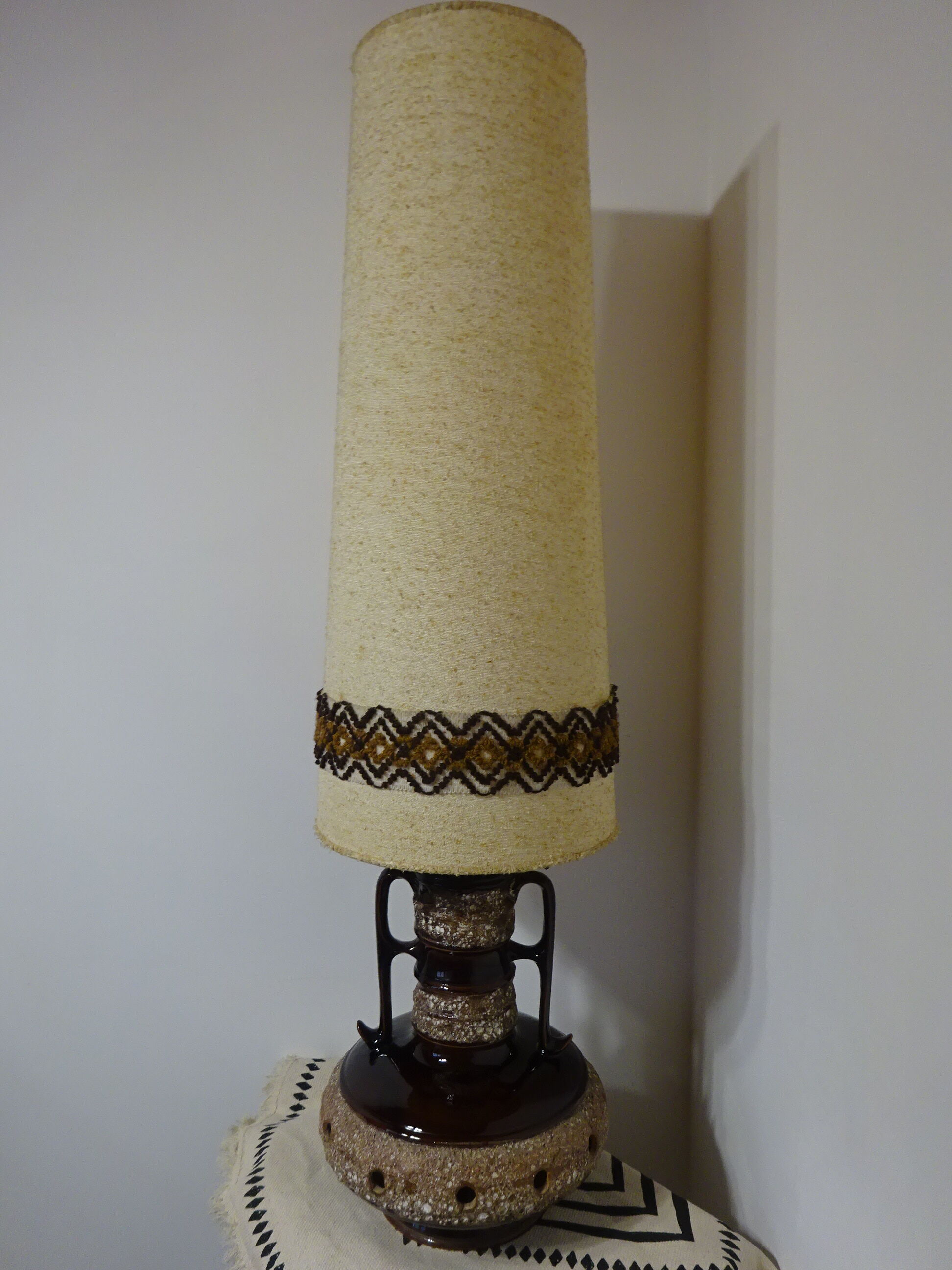 Table lamp, fat lava