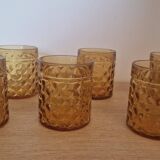 Pernod sa amber glasses