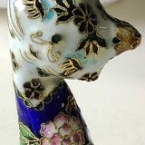 Chinese cat figurine in bronze / brass enamel cloisonné. floral motifs, gold inclusions
