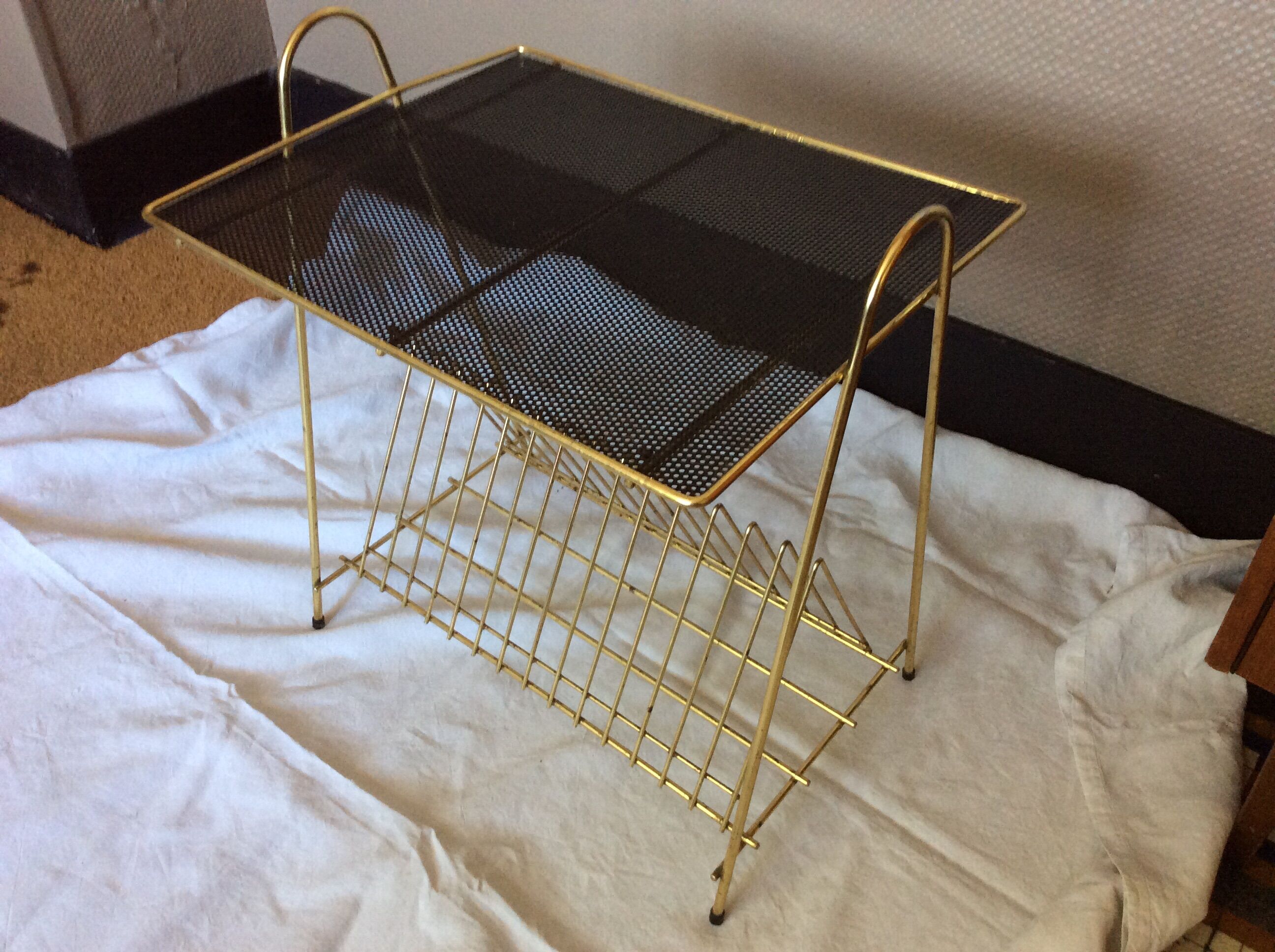 Side table wearing vinyl or journals