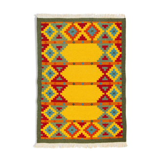 Scandinavian 20th century vintage rug. 196 X 140 cm (77.17 X 55.12 in)