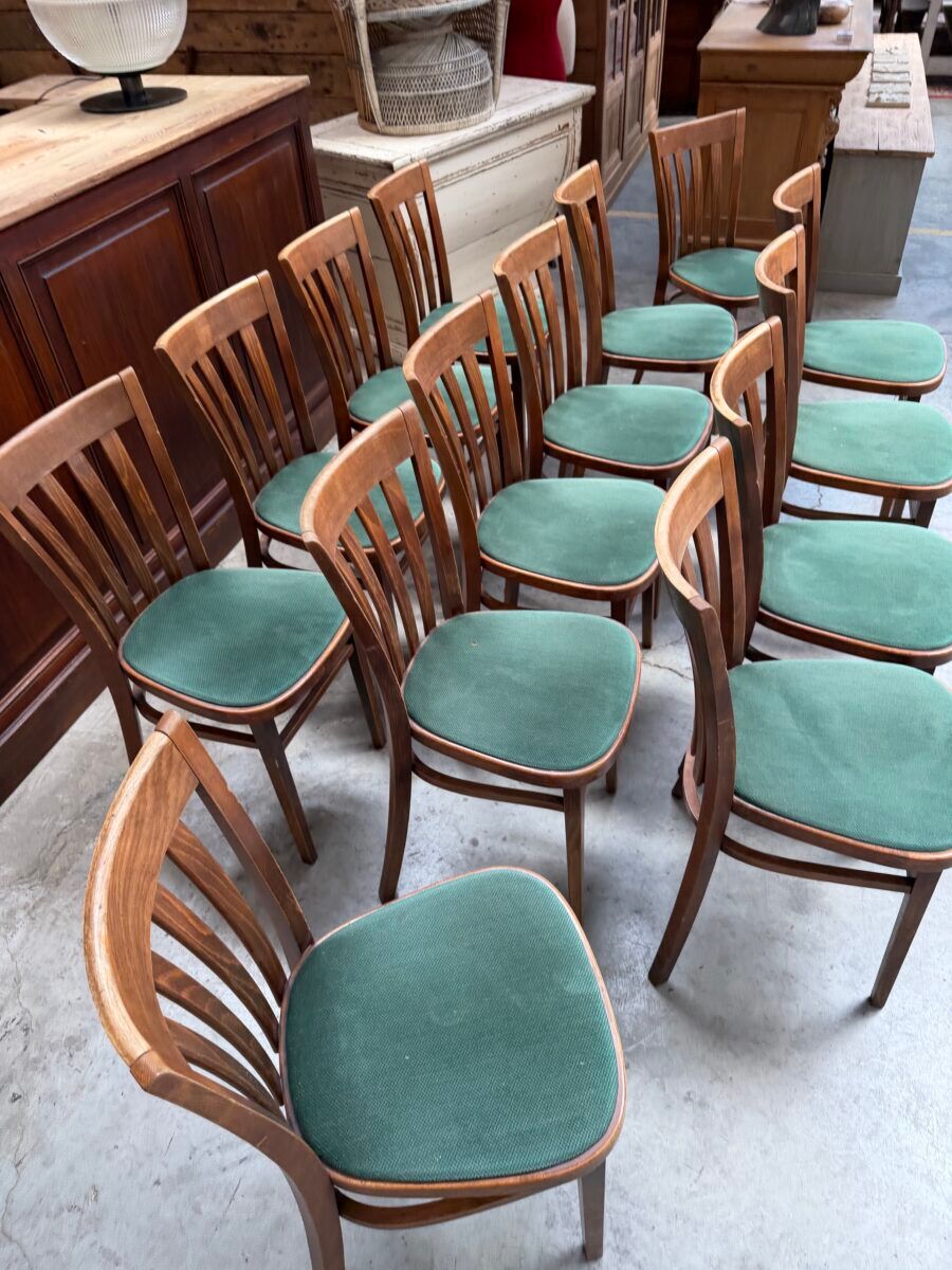 Suite de 14 chaises de bistrot