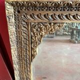 Miroir dans un ancien encadrement en bois de teck XVIIIème, usure et patine, Inde Rajasthan