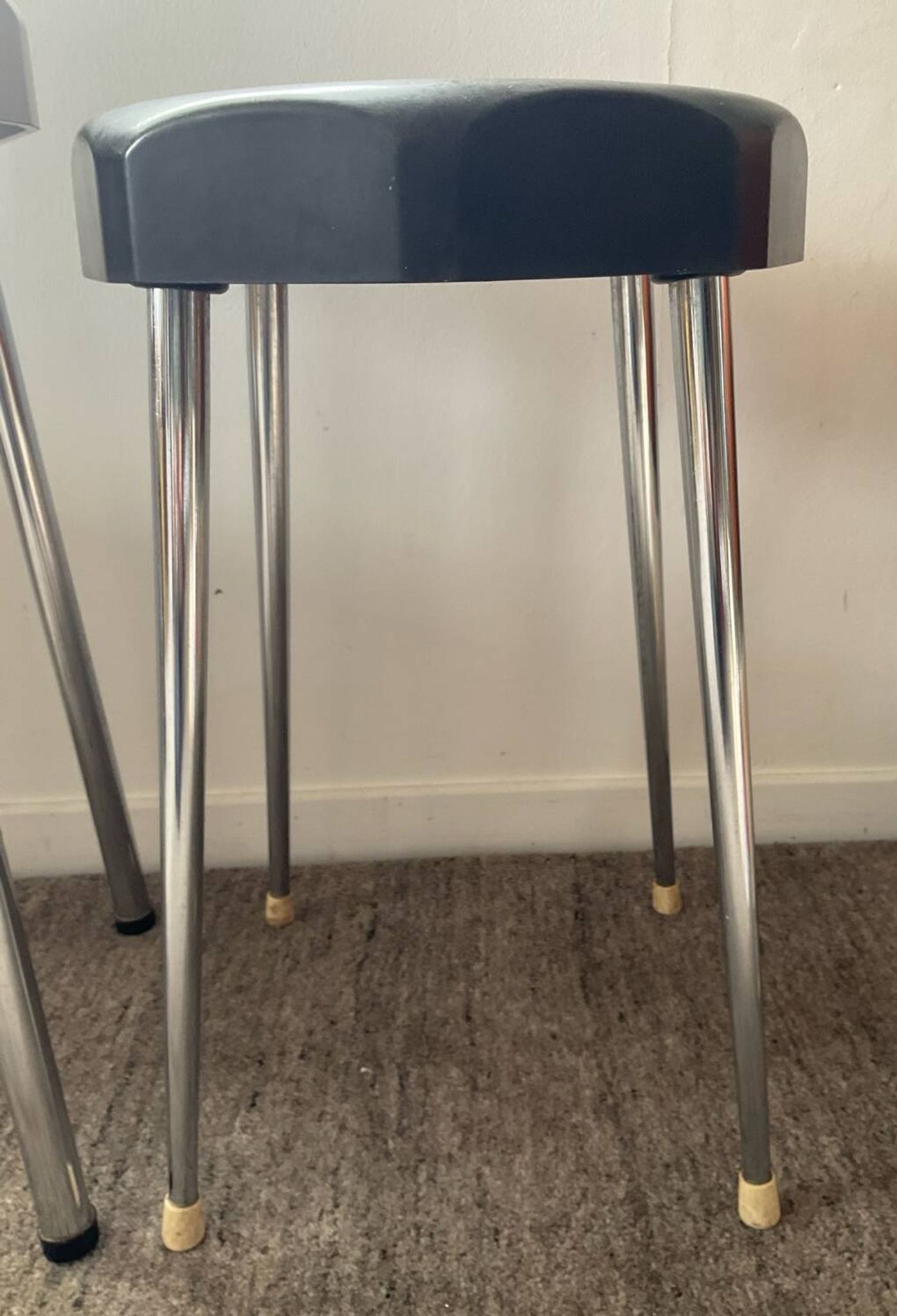 Duo de tabourets en bakélite, années 50