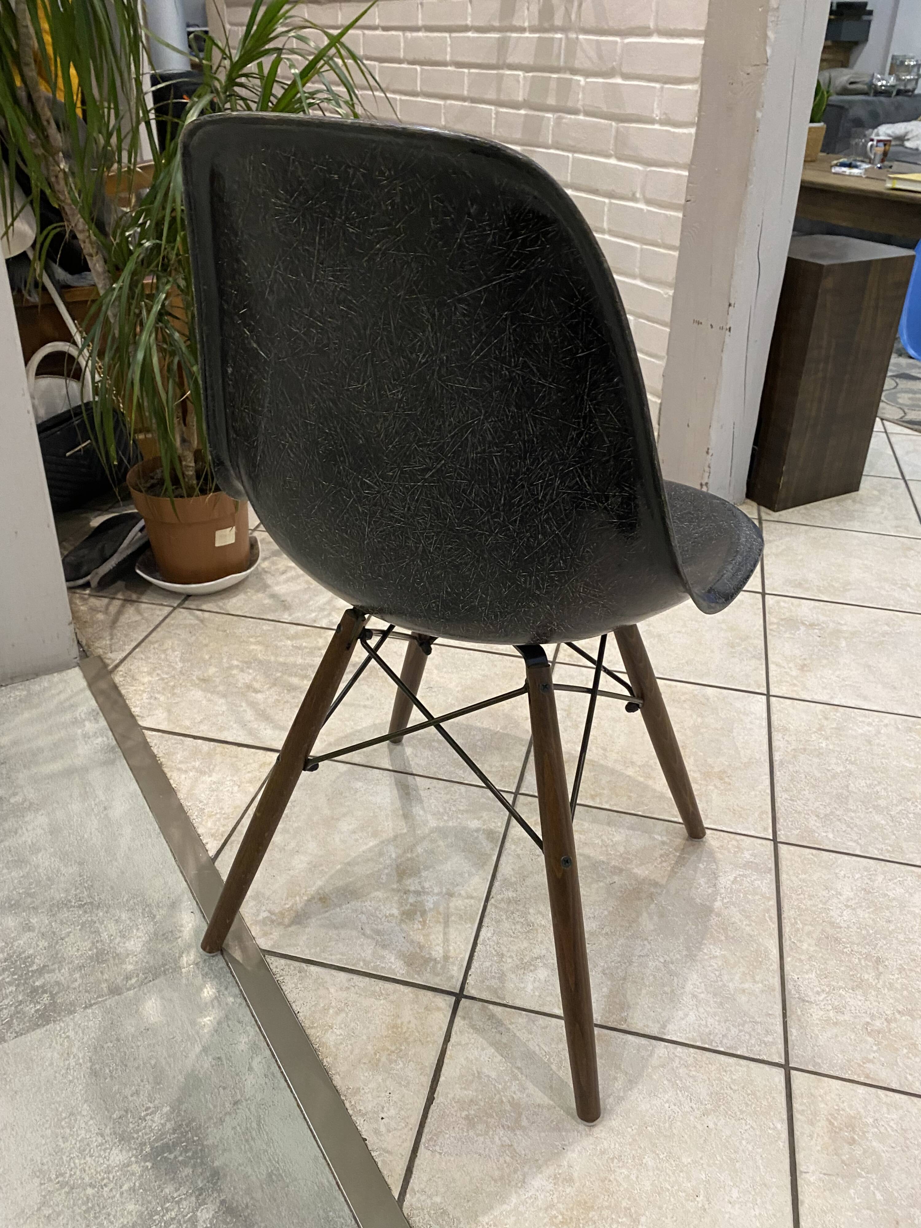 DSW chair black fibre black dowel walnut Eames Herman Miller vintage 1950