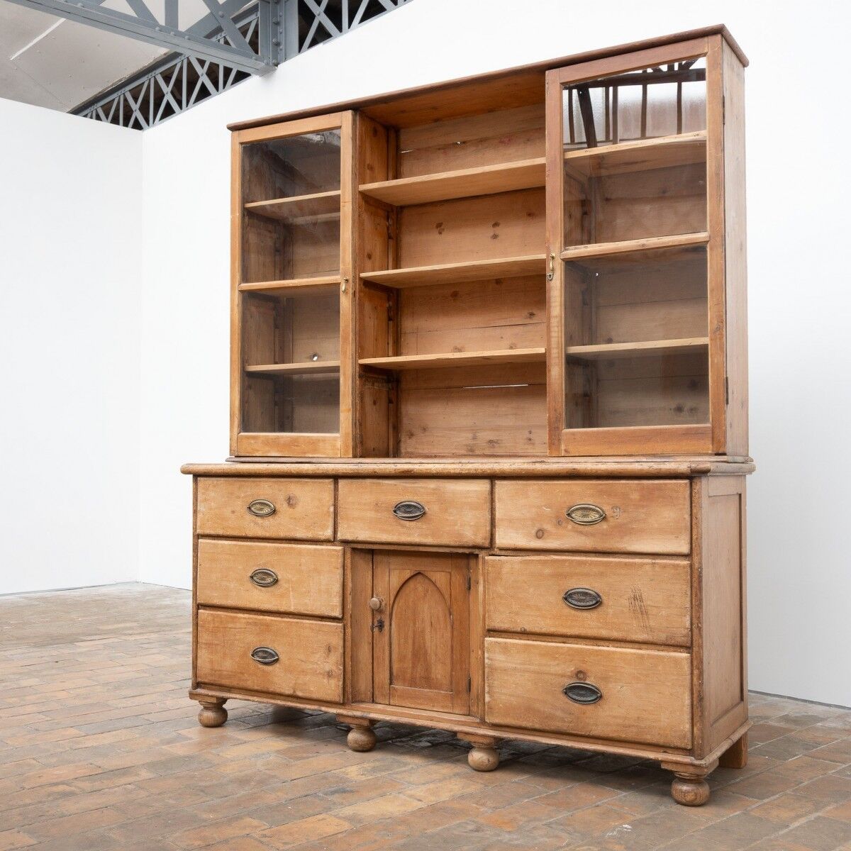 Antique pine dresser – Early 20th century