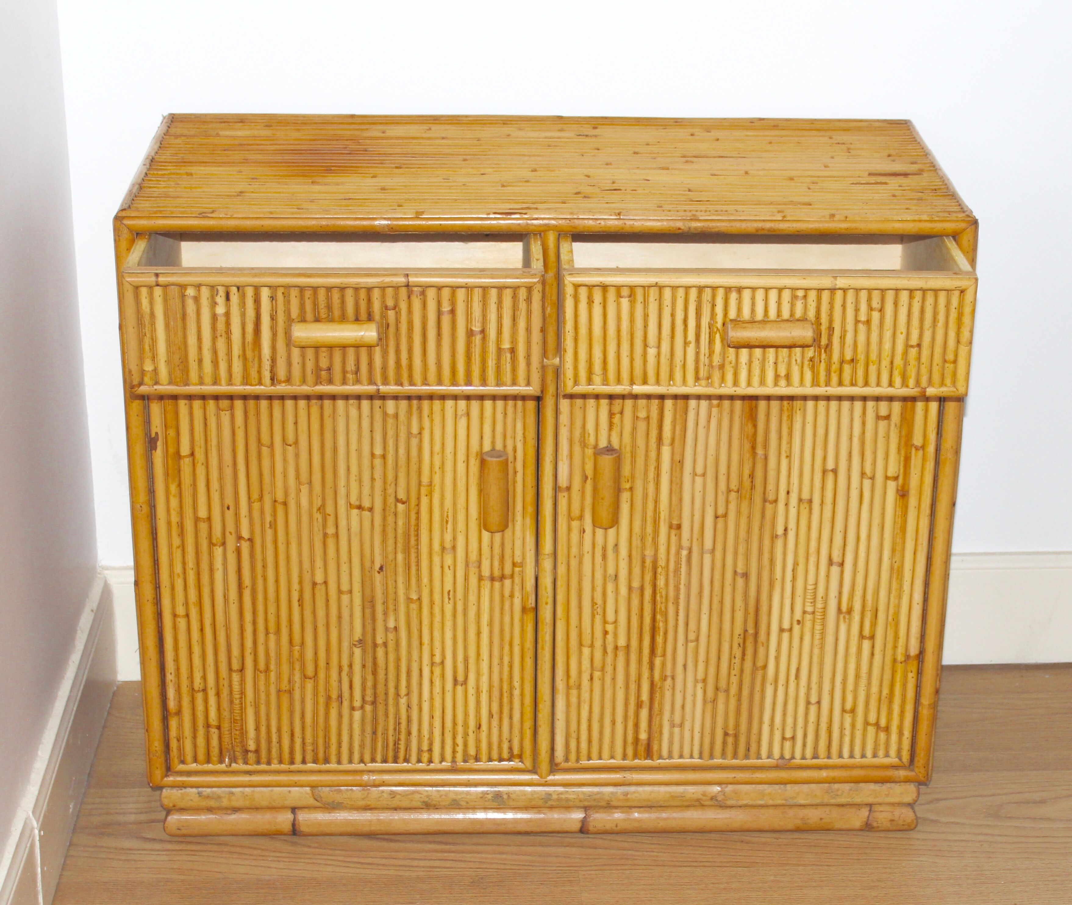 Commode en rotin vintage
