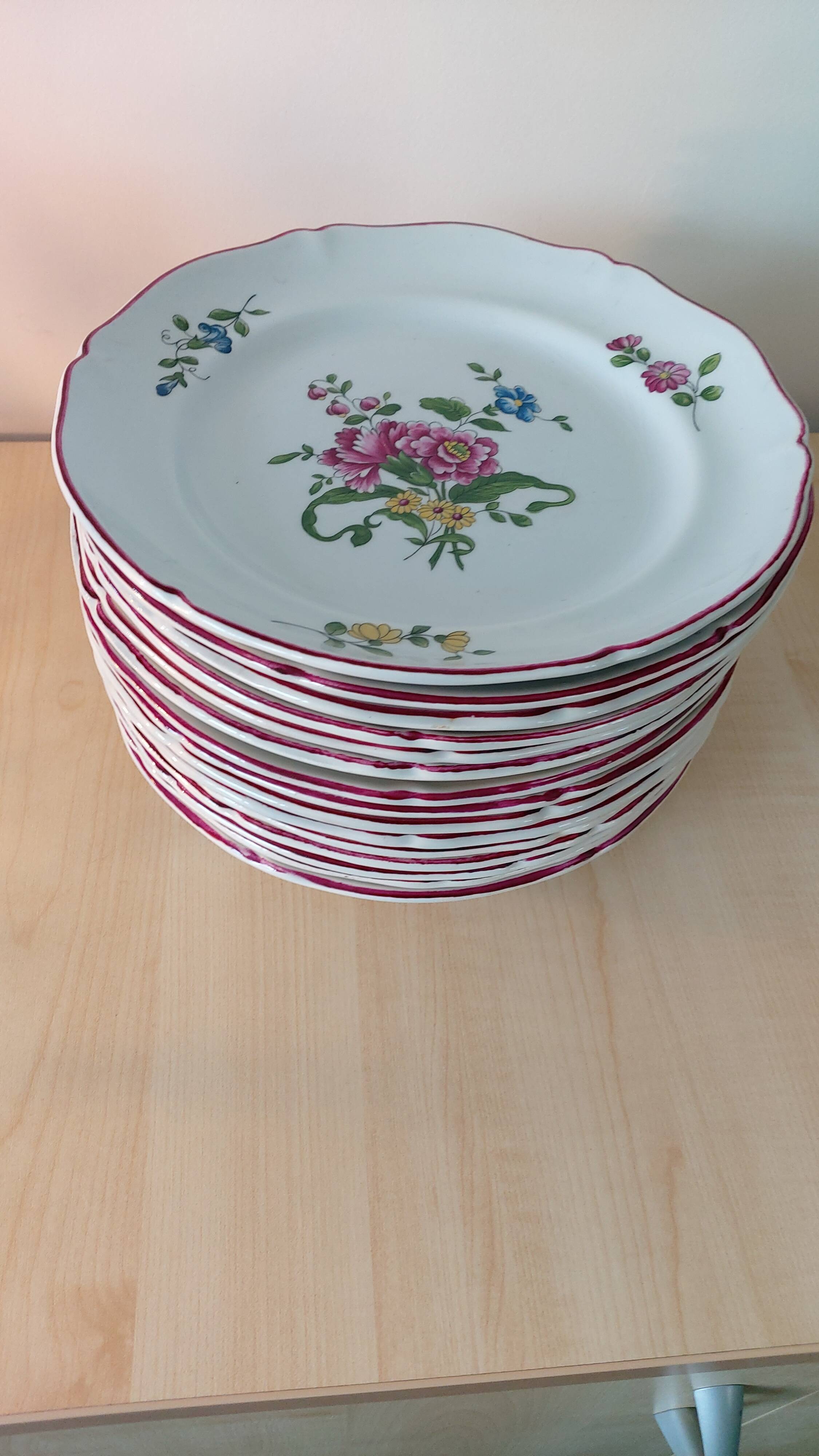 St Amand 34 piece set