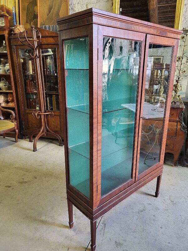 Showcase 2 doors 3 floors glazed mahogany