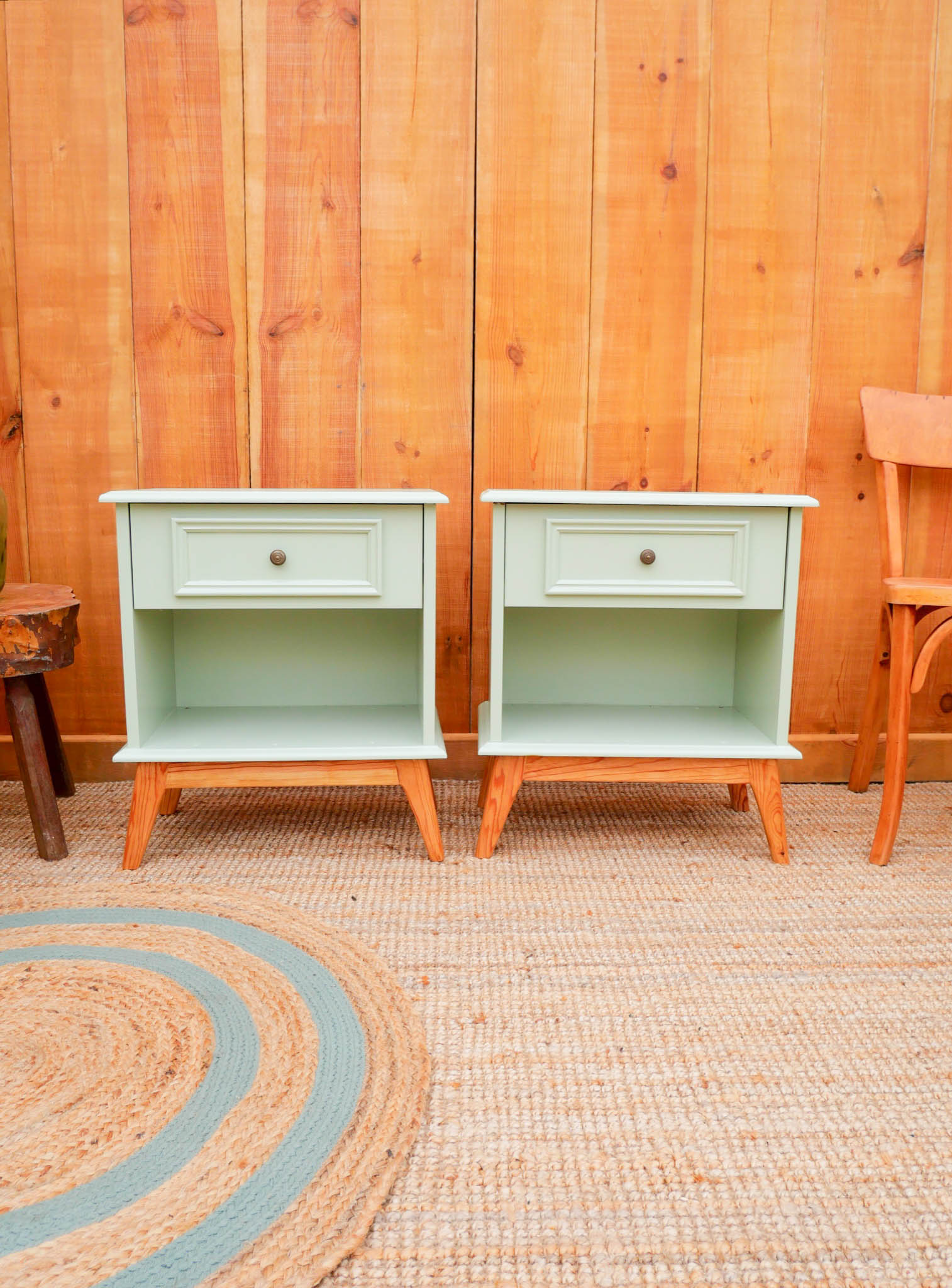 Bedside compass feet