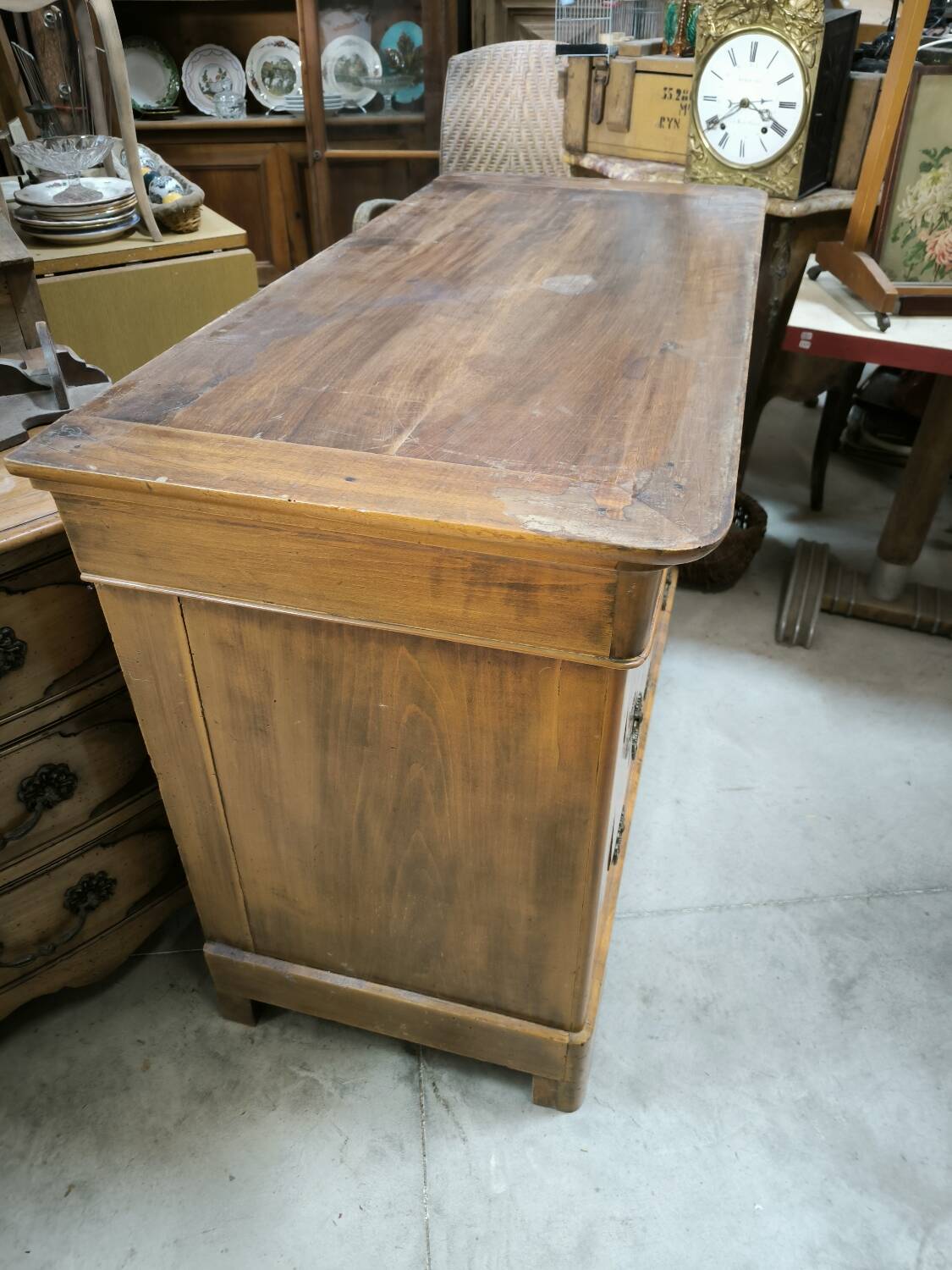 Restoration period chest of drawers in flamed walnut