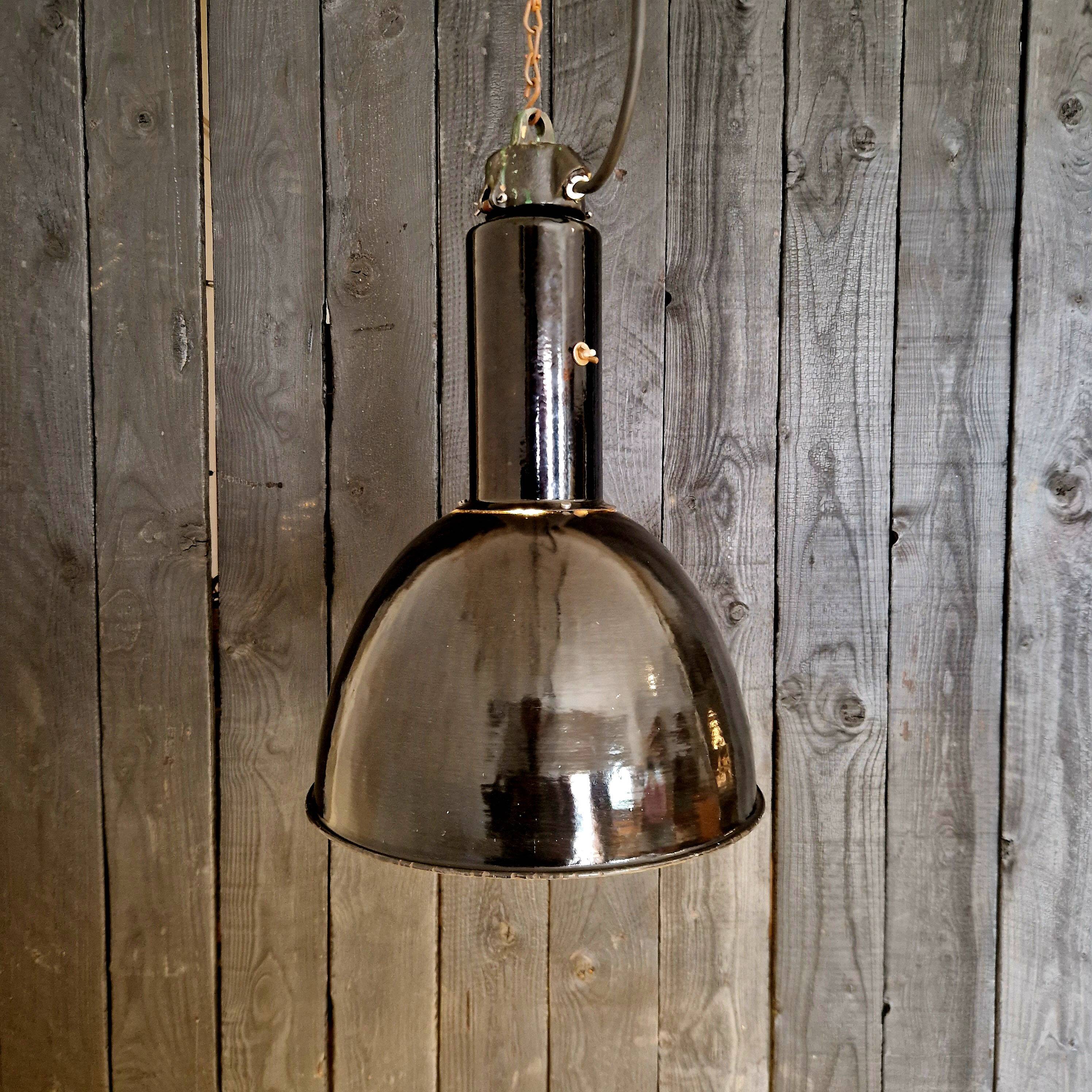 „Svenja“ Große Emaille Lampe Schwarz