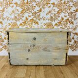 Oil can storage box