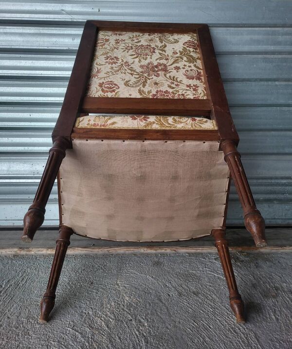 Fauteuil style Louis XVI en bon état