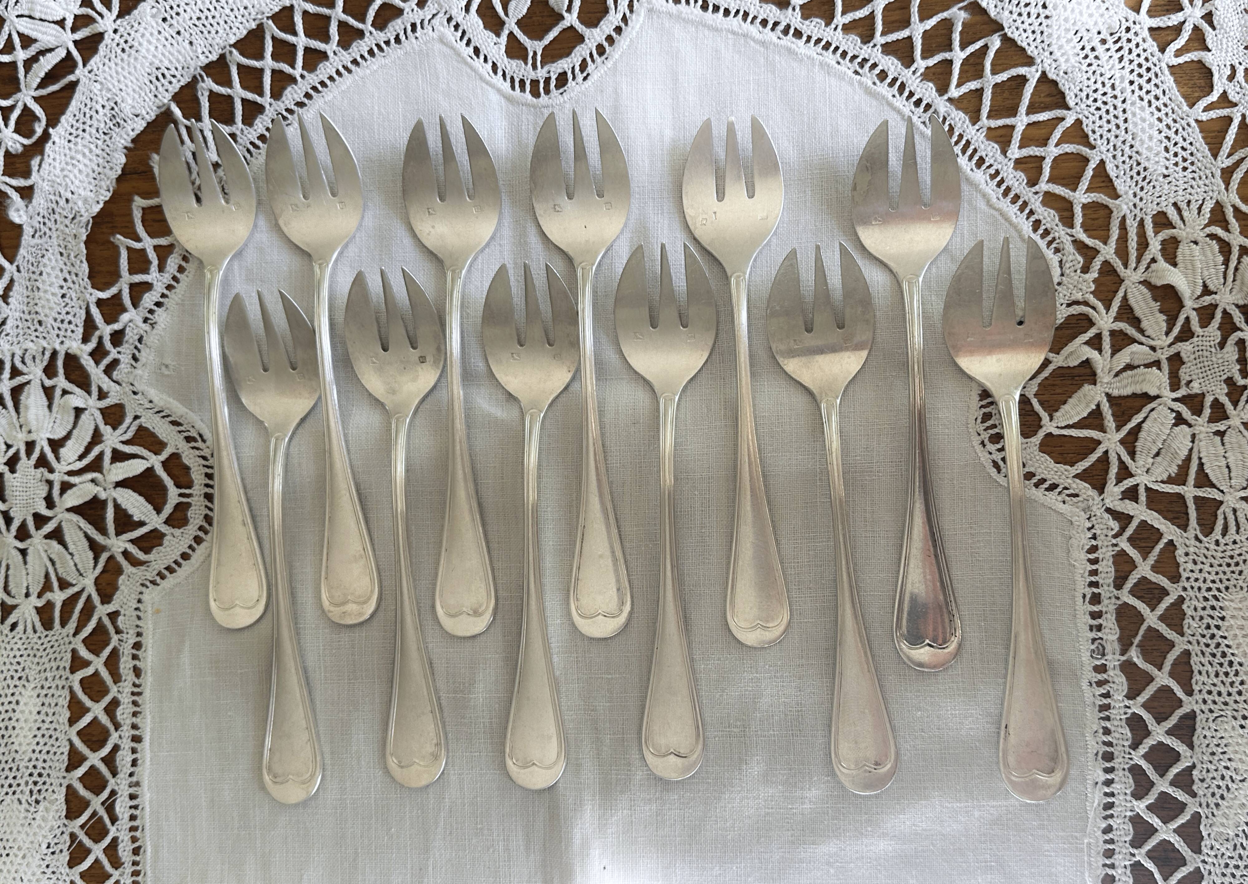 12 silver-plated oyster forks model Filet / Chinon