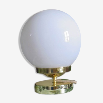 Lampe globe opaline blanc