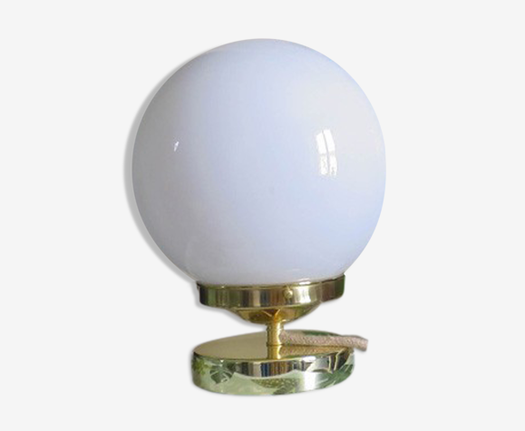 Lampe globe opaline blanc