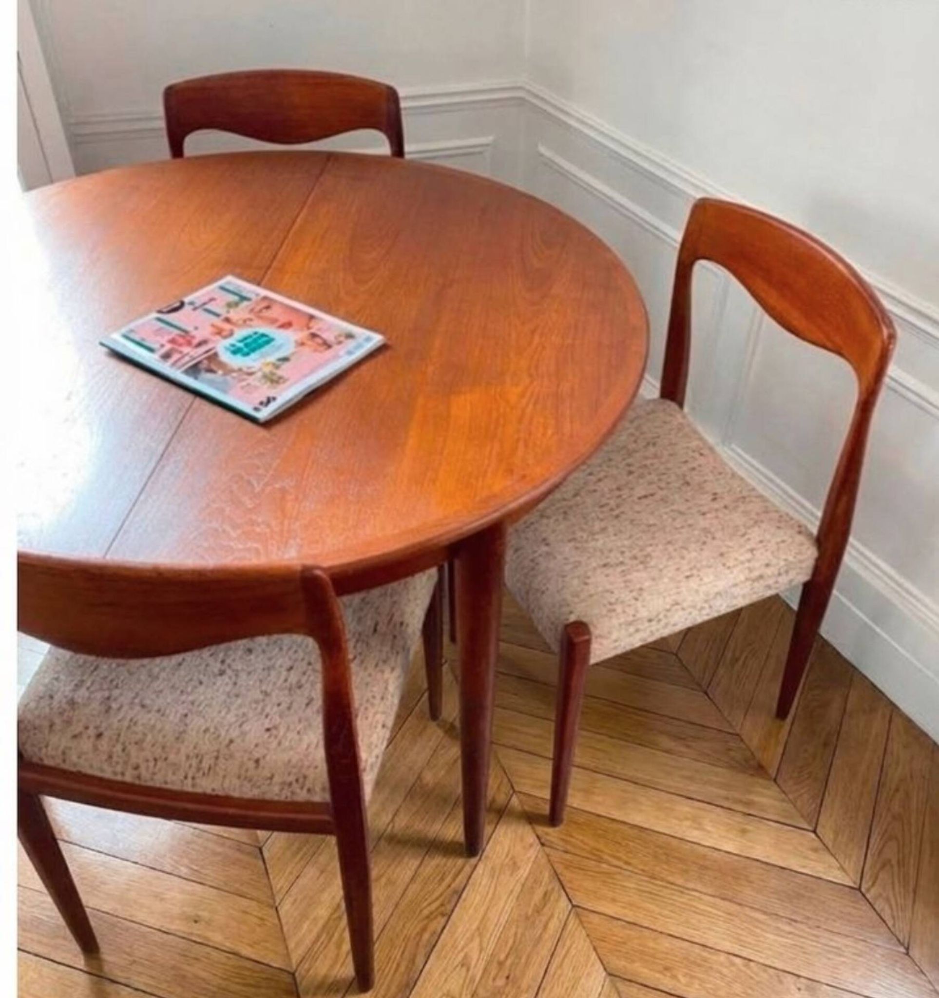Grande Table ronde / ovale danoise 4 à 7-8 personnes extensible (110 -