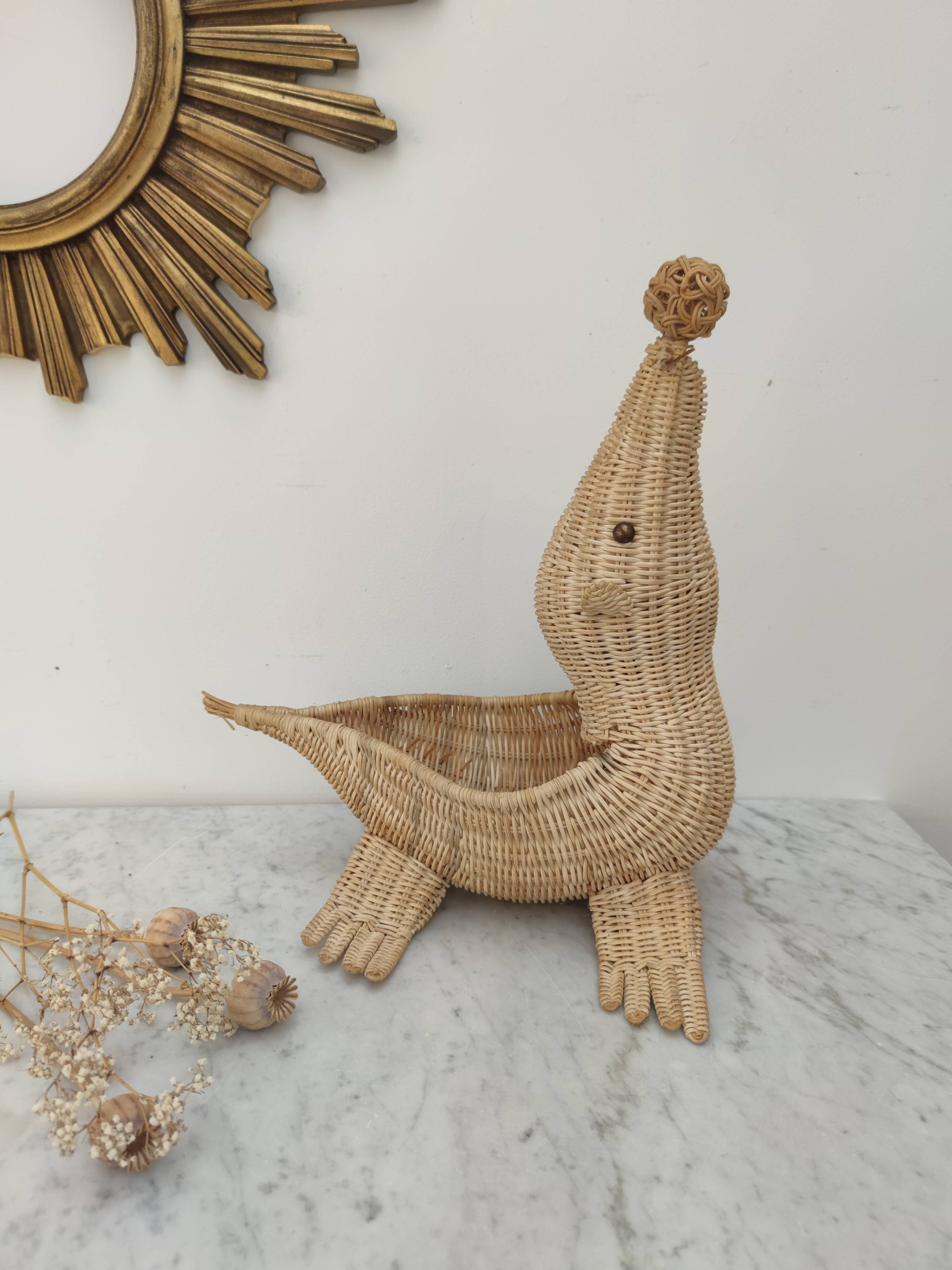 Rattan sea lion pan