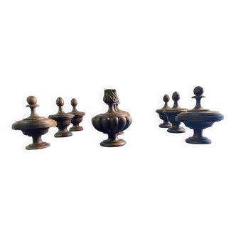 Lot de 9 toupies embouts boules escalier lit bois ancien tourné sculpté fronton