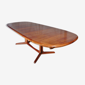 Scandinavian expandable table in Laurits M Larsen teak