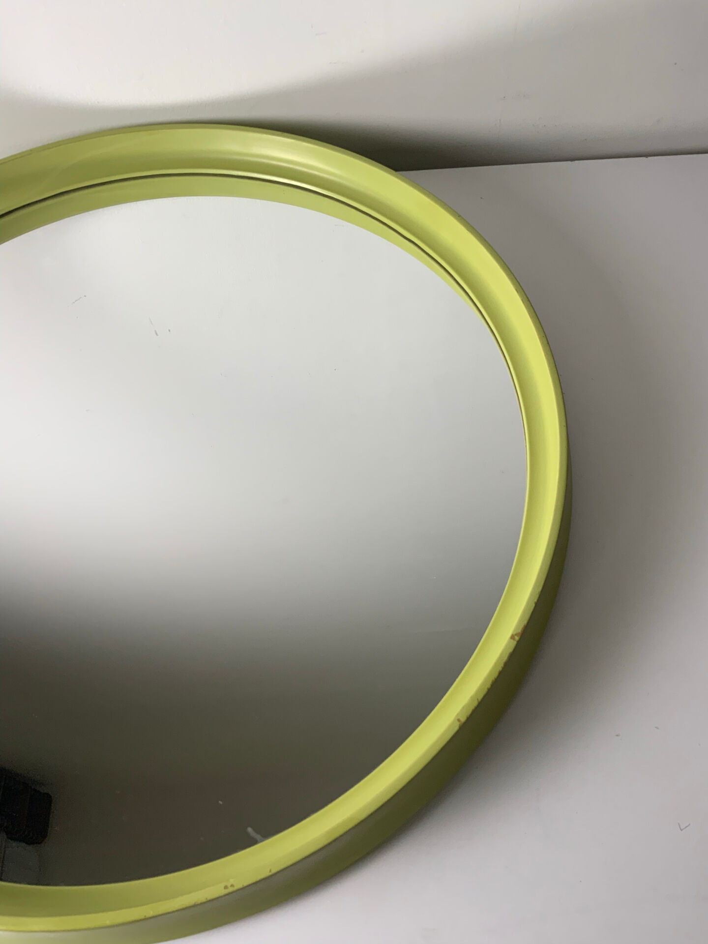 Round mirror