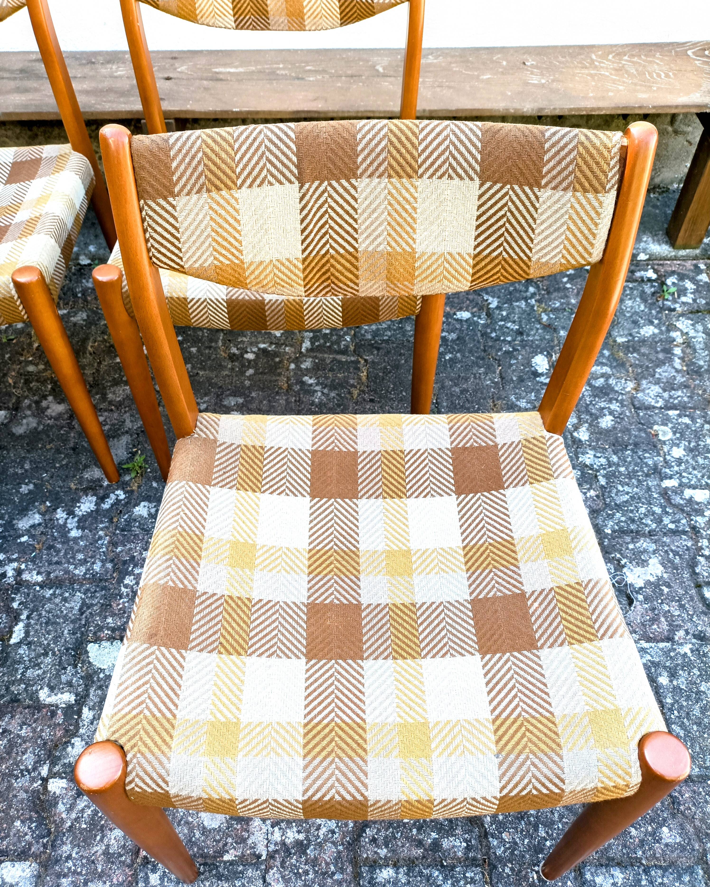 Chaises scandinaves tissu