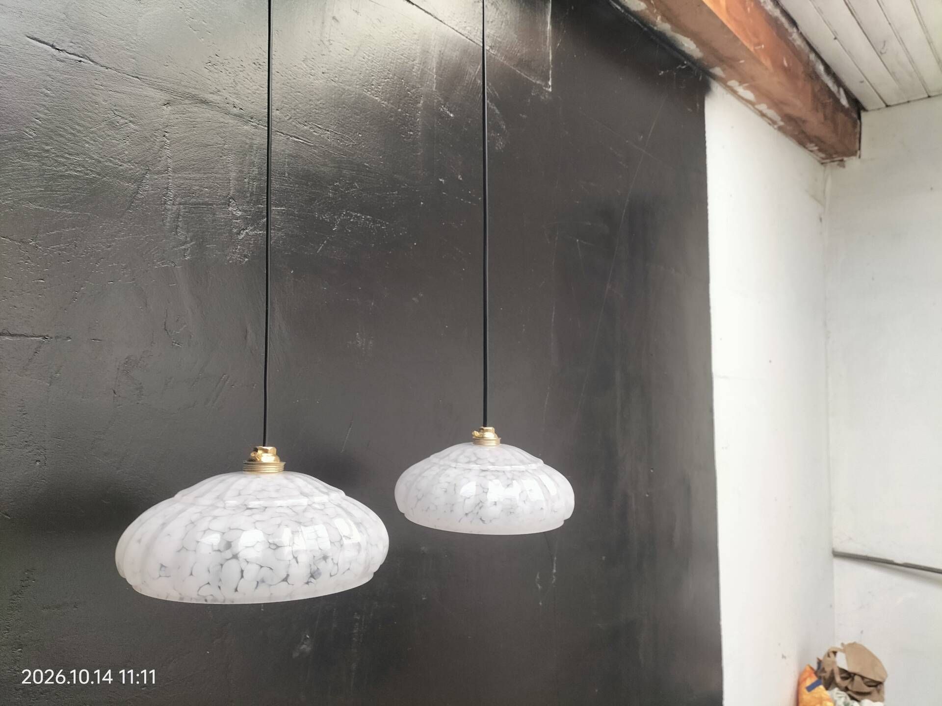 Glass suspensions from Clichy