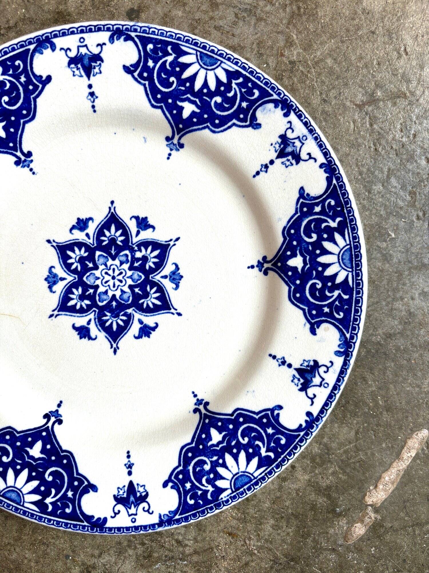 Lunéville flat plate in iron earth, "Alexandra" service