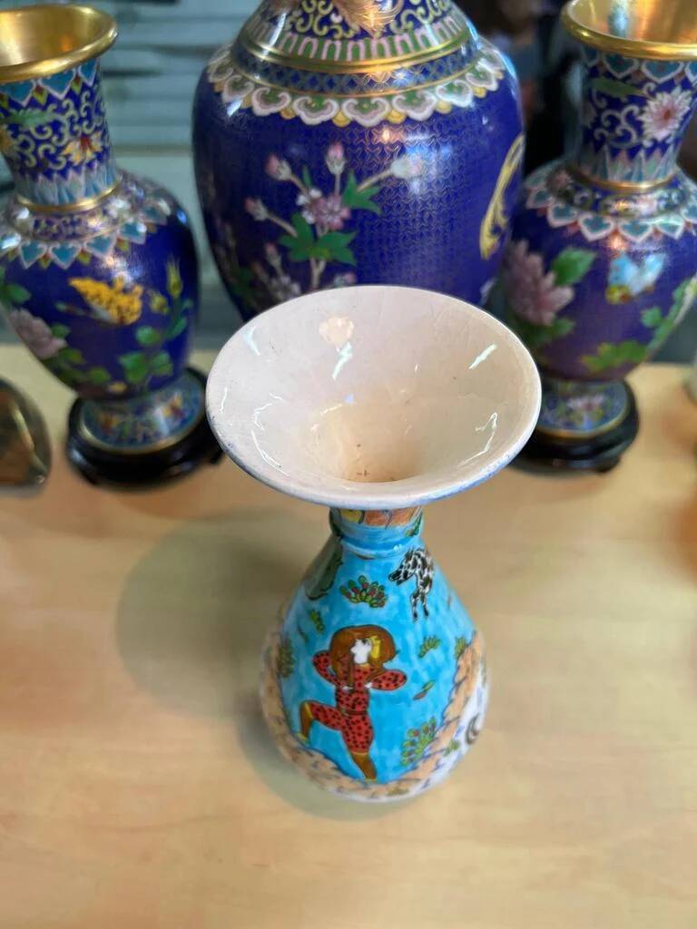 Rare vintage vase Altin Gini in Turkish Kütahya glazed earthenware, handmade and signed.