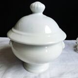 White onion soup bowls with lids, French soup bowls.