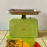 Stube vintage household scale in green enameled metal - Force 10