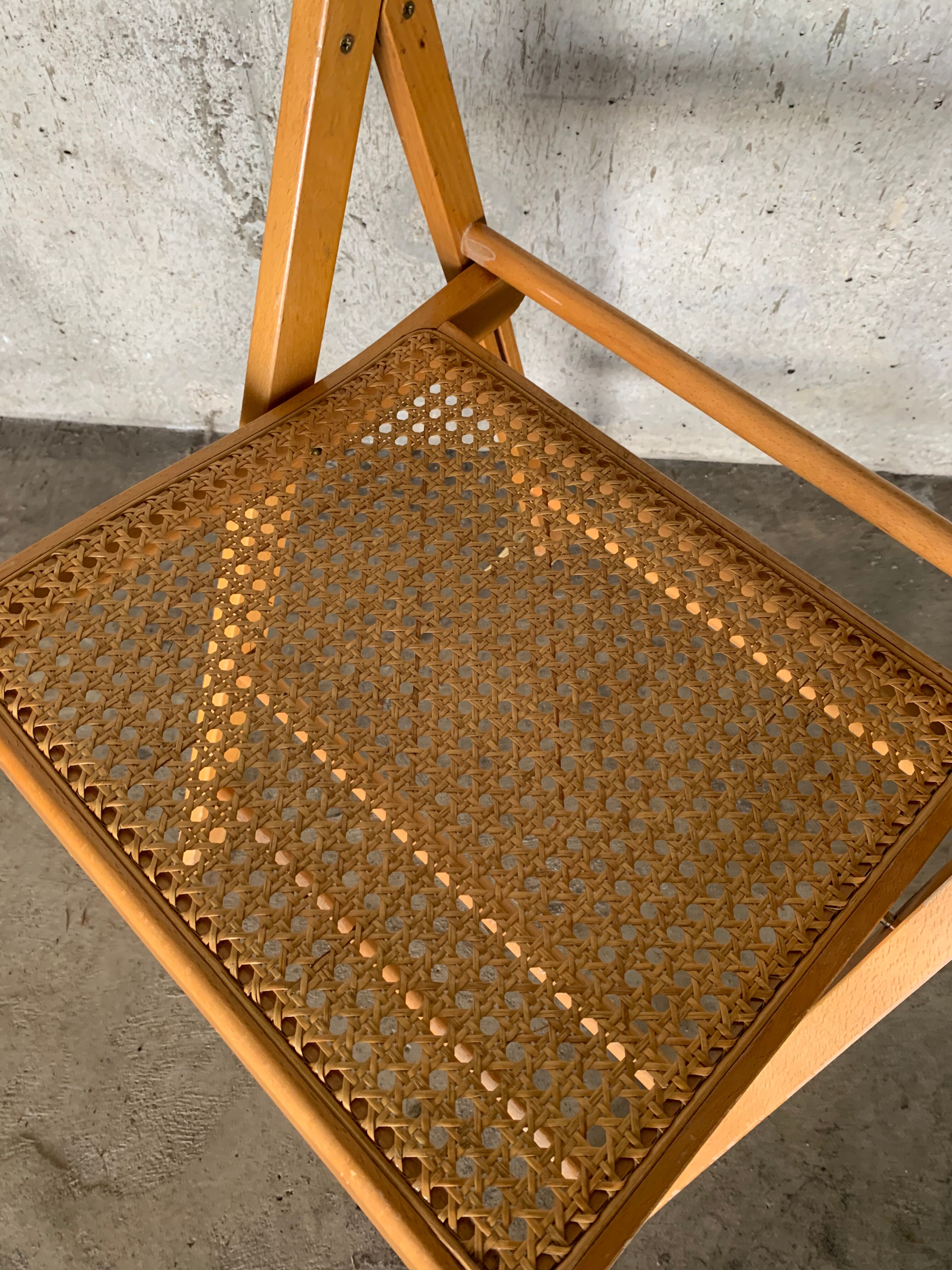 Cannee folding chair