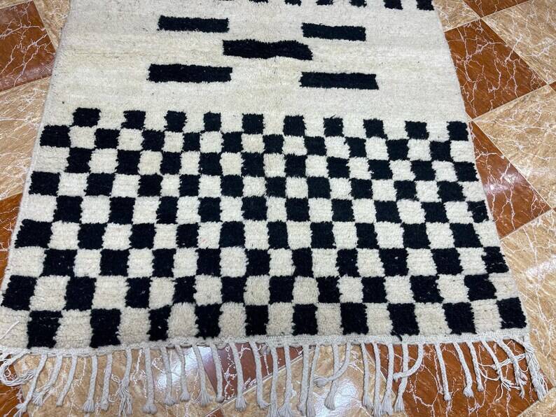 Handmade decorated Berber rug 250cm x 150cm
