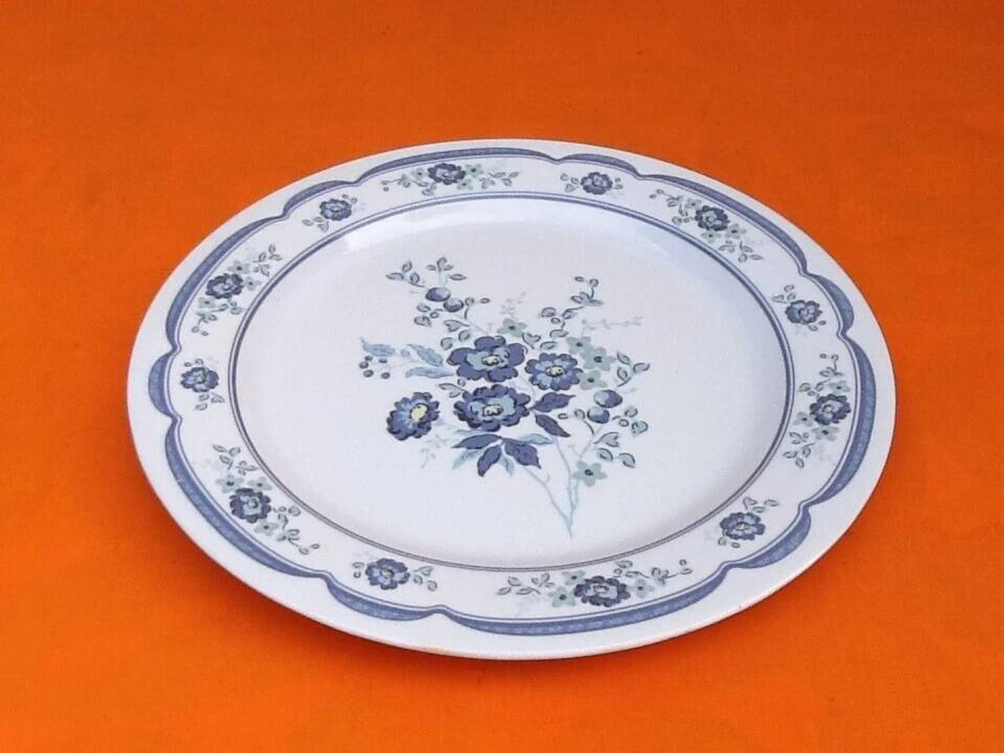 6 Assiettes plates / 1 Plat de service Décor floral