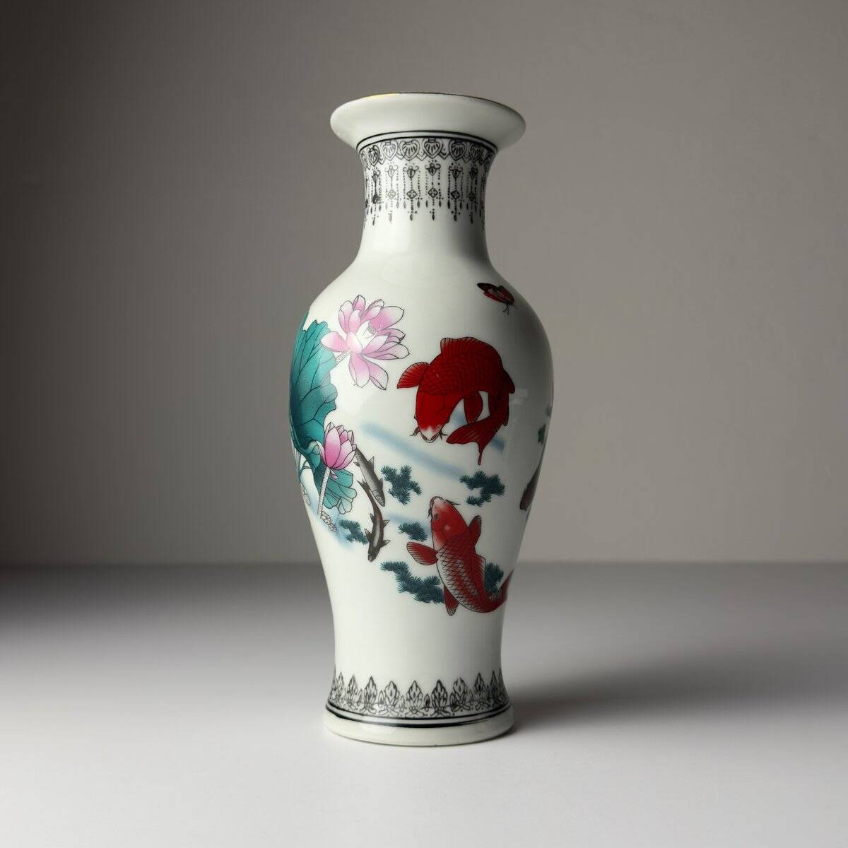 Vintage Chinese export porcelain vase, China, 1970s