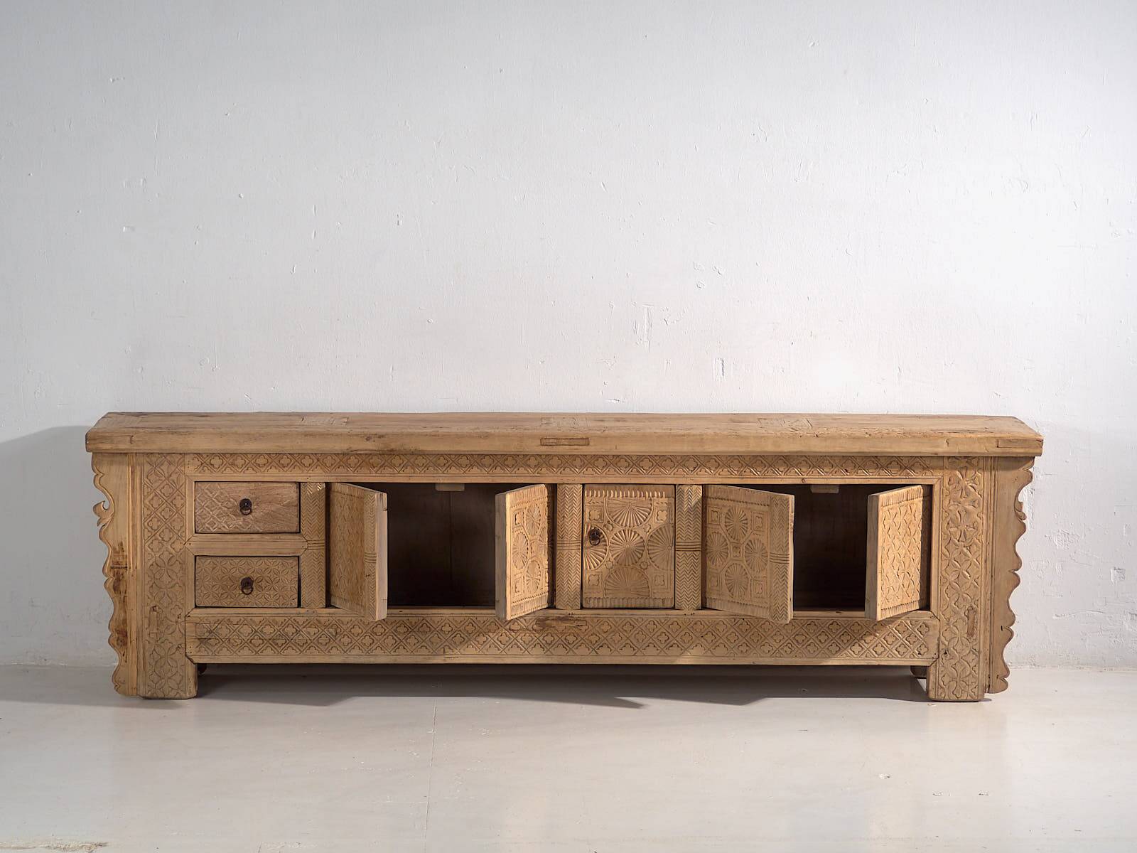 Ancien meuble TV sculpté à la main (c.1900)