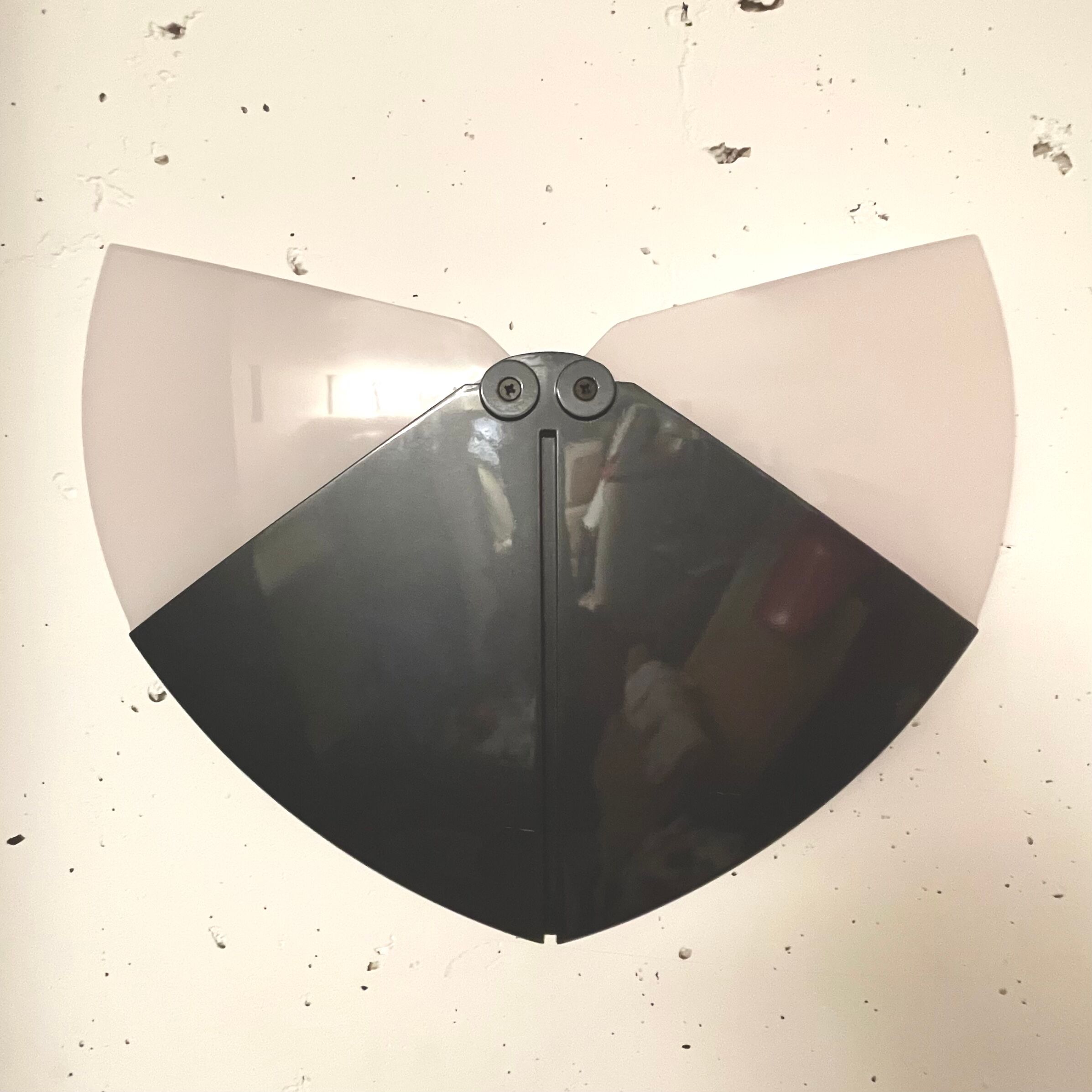 Pair of wall lamps Astolfo, Valerio Sacchetti, sirrah 1980